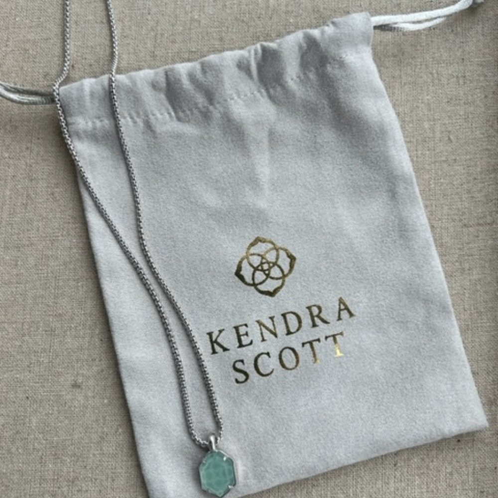 NEW Kendra Scott Teo Pendant Necklace with Chalcedony Stone